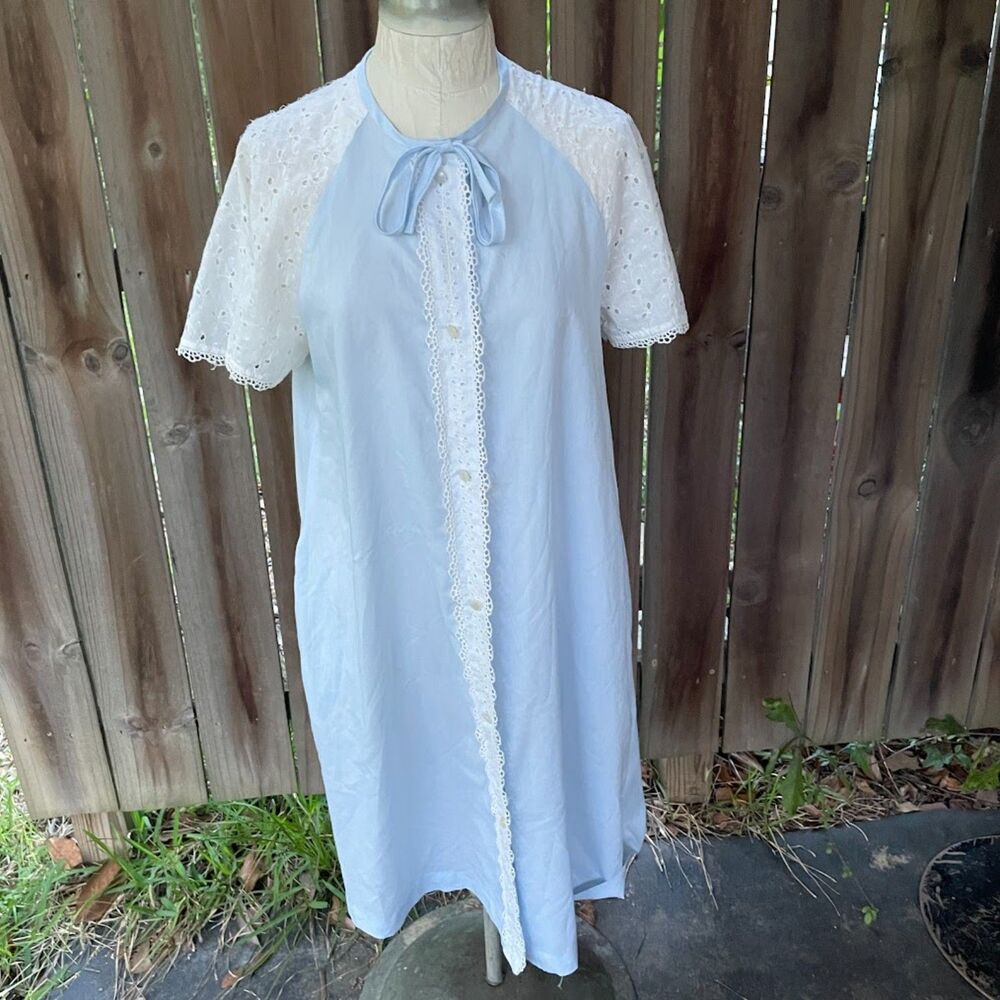 Vintage 60s STELLA FAGIN Baby Blue HOUSE COAT Broderie Anglaise S Flaw